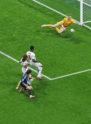 FIFA World Cup, WM, Weltmeisterschaft, Fussball 2026 semifinals - England vs Argentina and England goalkeeper Jordan Pickford (R) in action during the FIFA World Cup 2026 semifinals match England against Argentina, in Atlanta, USA, 15 July 2026. ATLANTA United States  Copyright: xCRISTOBALxHERRERA-ULASHKEVICHx