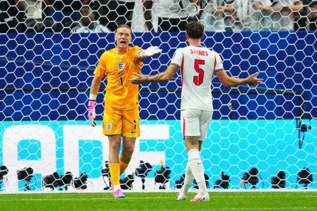 Jordan Pickford and John Stones of England England v Argentina, 2026 FIFA World Cup, WM, Weltmeisterschaft, Fussball Semi Final, Football, Atlanta Stadium, Atlanta, Georgia, USA - 15 Jul 2026Atlanta Atlanta Stadium Georgia (GA) United States of America  Copyright: xJavierxGarcia Shutterstockx 16992264ci