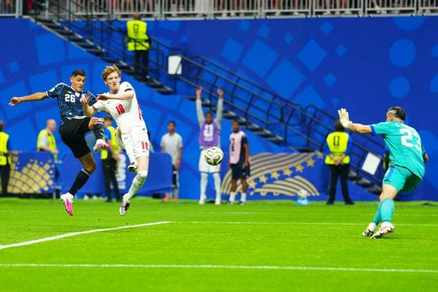 Anthony Gordon scores for England England v Argentina, 2026 FIFA World Cup, WM, Weltmeisterschaft, Fussball Semi Final, Football, Atlanta Stadium, Atlanta, Georgia, USA - 15 Jul 2026Atlanta Atlanta Stadium Georgia (GA) United States of America  Copyright: xJavierxGarcia Shutterstockx 16992264cj