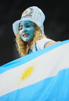 (260716) -- ATLANTA, July 16, 2026 -- A fan cheers for team Argentina before the semifinal match between Argentina and England at the 2026 FIFA World Cup, WM, Weltmeisterschaft, Fussball at Atlanta Stadium in Atlanta, the United States, July 15, 2026. ) (SP)U.S.-ATLANTA-FOOTBALL-FIFA WORLD CUP-SEMIFINAL-ARG VS ENG XuxChang 