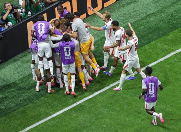 FIFA World Cup, WM, Weltmeisterschaft, Fussball 2026 semifinals - England vs Argentina Anthony Gordon of England and teammates celebrate after scoring the 1-0 opening goal during the FIFA World Cup 2026 semifinals match England against Argentina, in Atlanta, USA, 15 July 2026. ATLANTA United States  Copyright: xCRISTOBALxHERRERA-ULASHKEVICHx