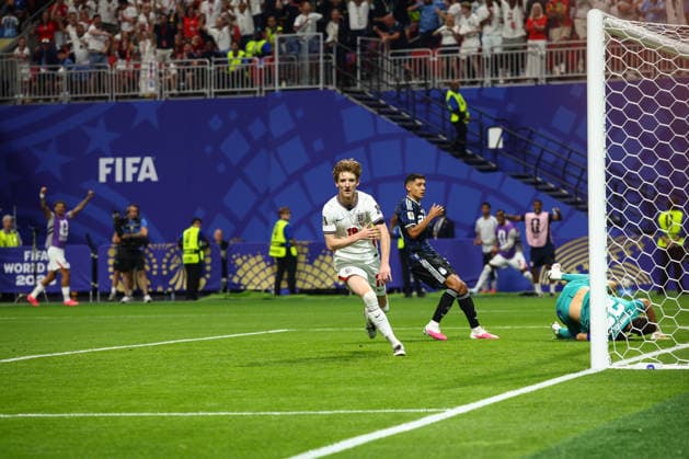 FIFA World Cup, WM, Weltmeisterschaft, Fussball 2026 Semi-Final: England v Argentina ATLANTA, USA - 15th July 2026: Anthony Gordon of England celebrates scoring his side s first goal during the FIFA World Cup 2026 semi-final match between England and Argentina at Atlanta Stadium Atlanta Atlanta Stadium United States of America Copyright: xCraigxMercerx xPeakxActionxPhotosx