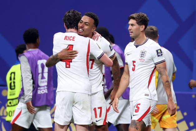 FIFA World Cup, WM, Weltmeisterschaft, Fussball 2026 semifinals - England vs Argentina Morgan Rogers of England (C), who assisted the 0-1 goal celebrates with his teammates during the FIFA World Cup 2026 semifinals match England against Argentina, in Atlanta, Georgia, USA, 15 July 2026. ATLANTA United States  Copyright: xOLGAxFEDOROVAx