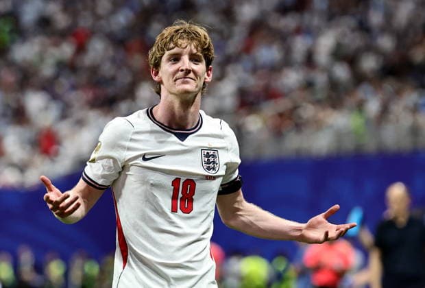 FIFA World Cup, WM, Weltmeisterschaft, Fussball 2026 semifinals - England vs Argentina Anthony Gordon of England celebrates scoring the 1-0 during the FIFA World Cup 2026 semifinals match England against Argentina, in Atlanta, USA, 15 July 2026. ATLANTA United States  Copyright: xRONALDxWITTEKx