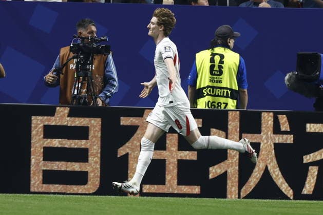 FIFA World Cup, WM, Weltmeisterschaft, Fussball 2026 semifinals - England vs Argentina Anthony Gordon of England celebrates after scoring the opening goal in the FIFA World Cup 2026 semifinals match England against Argentina, in Atlanta, USA, 15 July 2026. ATLANTA United States  Copyright: xWILLxOLIVERx