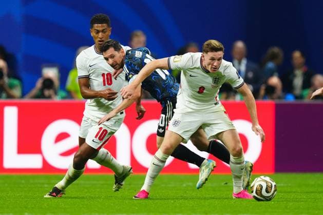 Lionel Messi of Argentina and Elliot Anderson of England England v Argentina, 2026 FIFA World Cup, WM, Weltmeisterschaft, Fussball Semi Final, Football, Atlanta Stadium, Atlanta, Georgia, USA - 15 Jul 2026Atlanta Atlanta Stadium Georgia (GA) United States of America  Copyright: xJavierxGarcia Shutterstockx 16992264cn