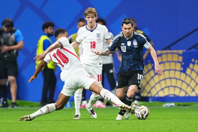 England v Argentina - FIFA World Cup, WM, Weltmeisterschaft, Fussball 2026 - Semi Finals ATLANTA, GEORGIA - JULY 15: Lionel Messi of Argentina competes against Jude Bellingham of England during the 2026 FIFA World Cup semifinal match between England and Argentina at Atlanta Stadium in Atlanta, Georgia, United States, on July 15, 2026. Evrim Aydin Anadolu Georgia United States. Editorial use only. Please get in touch for any other usage.  Copyright: x2026xAnadoluxEvrimxAydinx
