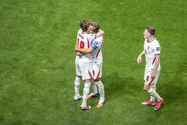Anthony Gordon of England celebrates with Harry Kane of England after scoring team s first goal during the FIFA World Cup, WM, Weltmeisterschaft, Fussball 2026 Semifinal match between England and Argentina at Atlanta Stadium on July 15th,2026 (Photo by Joao Bravo Sports Press Photo  Copyright: xJoaoxBravo SportsxPressxPhotox Sportspressphoto_SPR191470