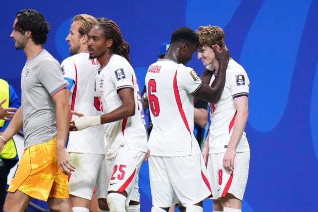 England v Argentina: Semi Final - FIFA World Cup, WM, Weltmeisterschaft, Fussball 2026 Anthony Gordon of England celebrates after scoring his team s first goal with teammate Marc Guehi of England during the FIFA World Cup 2026 Semi Final match between England and Argentina at Atlanta Stadium on July 15, 2026 in Atlanta, Georgia. Atlanta GA United States  Copyright: xJosexBretonx originalFilename:bretonhernandez-englandv260715_npjlj.jpg