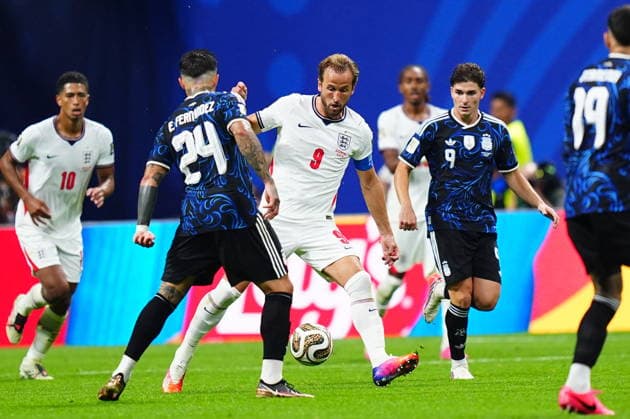 England v Argentina - FIFA World Cup, WM, Weltmeisterschaft, Fussball 2026 - Semi Finals ATLANTA, GEORGIA - JULY 15: England’s Harry Kane (9) is challenged by Argentina’s Enzo Fernandez (24) during the 2026 FIFA World Cup semifinal match between England and Argentina at Atlanta Stadium in Atlanta, Georgia, United States, on July 15, 2026. Evrim Aydin Anadolu Georgia United States. Editorial use only. Please get in touch for any other usage.  Copyright: x2026xAnadoluxEvrimxAydinx