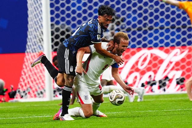 England v Argentina - FIFA World Cup, WM, Weltmeisterschaft, Fussball 2026 - Semi Finals ATLANTA, GEORGIA - JULY 15: England’s Harry Kane (9) is challenged by Argentina’s Enzo Fernandez (24) during the 2026 FIFA World Cup semifinal match between England and Argentina at Atlanta Stadium in Atlanta, Georgia, United States, on July 15, 2026. Evrim Aydin Anadolu Georgia United States. Editorial use only. Please get in touch for any other usage.  Copyright: x2026xAnadoluxEvrimxAydinx