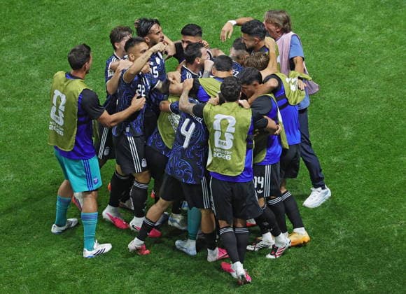 FIFA World Cup, WM, Weltmeisterschaft, Fussball 2026 semifinals - England vs Argentina Players of Argentina celebrate the 1-1 equalizing goal during the FIFA World Cup 2026 semifinals match England against Argentina, in Atlanta, USA, 15 July 2026. ATLANTA United States  Copyright: xCRISTOBALxHERRERA-ULASHKEVICHx