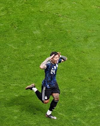 Enzo Fernandez of Argentina celebrates scoring a goal to make the score 1-1. England v Argentina, 2026 FIFA World Cup, WM, Weltmeisterschaft, Fussball Semi Final, Football, Atlanta Stadium, Atlanta, Georgia, USA - 15 Jul 2026Atlanta Atlanta Stadium Georgia (GA) United States of America  Copyright: xIsmaelxAdnan Shutterstockx 16992263ee