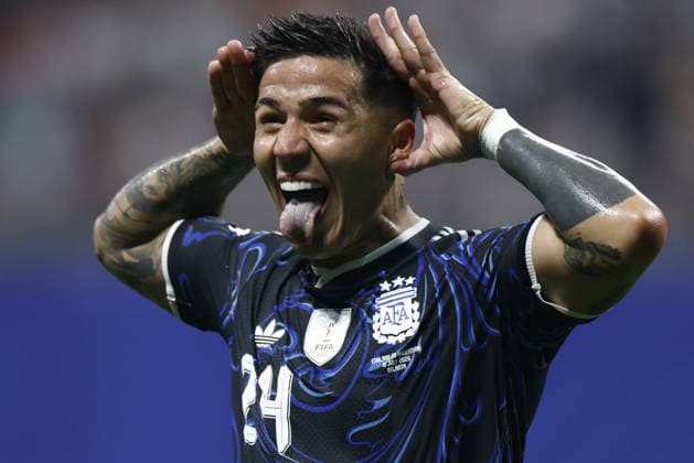 FIFA World Cup, WM, Weltmeisterschaft, Fussball 2026 semifinals - England vs Argentina Enzo Fernandez of Argentina celebrates after scoring the 1-1 equalizer during the FIFA World Cup 2026 semifinals match England against Argentina, in Atlanta, USA, 15 July 2026. ATLANTA United States  Copyright: xWILLxOLIVERx