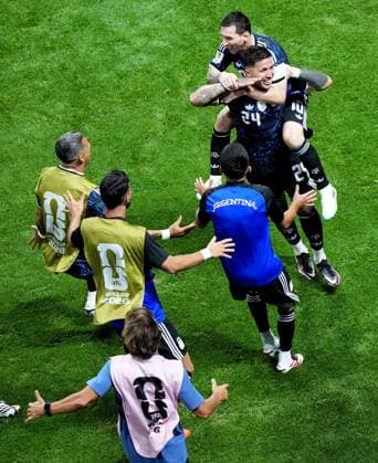 Enzo Fernandez of Argentina celebrates scoring a goal to make the score 1-1. England v Argentina, 2026 FIFA World Cup, WM, Weltmeisterschaft, Fussball Semi Final, Football, Atlanta Stadium, Atlanta, Georgia, USA - 15 Jul 2026Atlanta Atlanta Stadium Georgia (GA) United States of America  Copyright: xIsmaelxAdnan Shutterstockx 16992263em