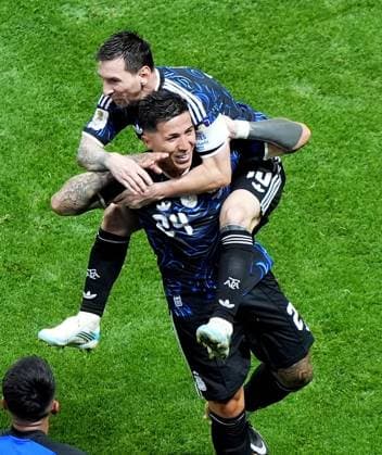 Enzo Fernandez of Argentina celebrates scoring a goal to make the score 1-1. England v Argentina, 2026 FIFA World Cup, WM, Weltmeisterschaft, Fussball Semi Final, Football, Atlanta Stadium, Atlanta, Georgia, USA - 15 Jul 2026Atlanta Atlanta Stadium Georgia (GA) United States of America  Copyright: xIsmaelxAdnan Shutterstockx 16992263ej