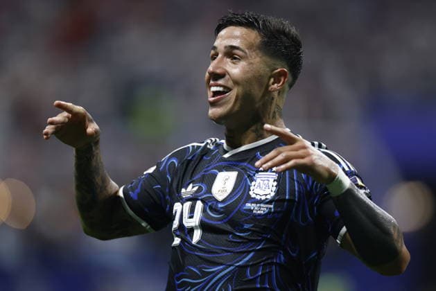 FIFA World Cup, WM, Weltmeisterschaft, Fussball 2026 semifinals - England vs Argentina Enzo Fernandez of Argentina celebrates after scoring the 1-1 equalizer during the FIFA World Cup 2026 semifinals match England against Argentina, in Atlanta, USA, 15 July 2026. ATLANTA United States  Copyright: xWILLxOLIVERx