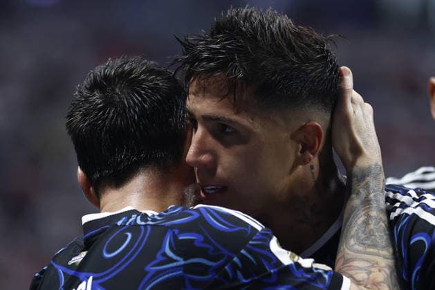 FIFA World Cup, WM, Weltmeisterschaft, Fussball 2026 semifinals - England vs Argentina Enzo Fernandez (R) of Argentina celebrates with Lionel Messi after scoring the 1-1 equalizer during the FIFA World Cup 2026 semifinals match England against Argentina, in Atlanta, USA, 15 July 2026. ATLANTA United States  Copyright: xWILLxOLIVERx