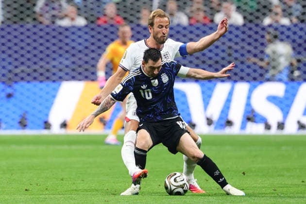 Lionel Messi of Argentina is tackled by Harry Kane of England during the FIFA World Cup, WM, Weltmeisterschaft, Fussball 2026 Semi Final match between England and Argentina at the Mercedez-Benz Stadium, Atlanta, USA on 15 July 2026. Copyright: xPeterxDovganx 45260034