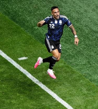 Lautaro Martinez of Argentina celebrates scoring a goal to make the score 1-2. England v Argentina, 2026 FIFA World Cup, WM, Weltmeisterschaft, Fussball Semi Final, Football, Atlanta Stadium, Atlanta, Georgia, USA - 15 Jul 2026Atlanta Atlanta Stadium Georgia (GA) United States of America  Copyright: xIsmaelxAdnan Shutterstockx 16992263eu