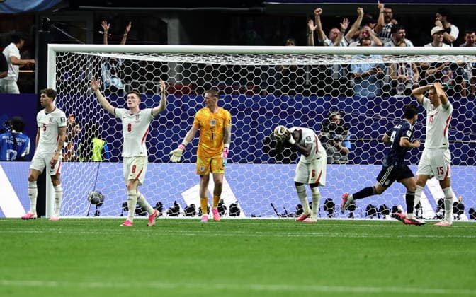 FIFA World Cup, WM, Weltmeisterschaft, Fussball 2026 semifinals - England vs Argentina England players react after the 1-2 during the FIFA World Cup 2026 semifinals match England against Argentina, in Atlanta, USA, 15 July 2026. ATLANTA United States  Copyright: xRONALDxWITTEKx