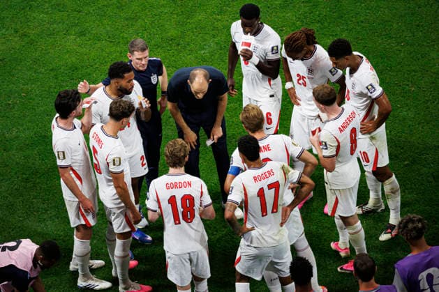Thomas Tuche and English players seen during FIFA World Cup, WM, Weltmeisterschaft, Fussball 2026 semifinal game between national teams of England and Argentina (Grzegorz Wajda Ball Raw Images) Atlanta Atlanta Stadium USA Copyright: xGrzegorzxWajdax grzegorzwajda_england_argentina_26_5-11