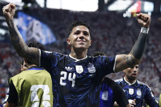 FIFA World Cup, WM, Weltmeisterschaft, Fussball 2026 semifinals - England vs Argentina Enzo Fernandez of Argentina celebrates after scoring the 1-1 equalizer during the FIFA World Cup 2026 semifinals match England against Argentina, in Atlanta, USA, 15 July 2026. ATLANTA United States  Copyright: xWILLxOLIVERx