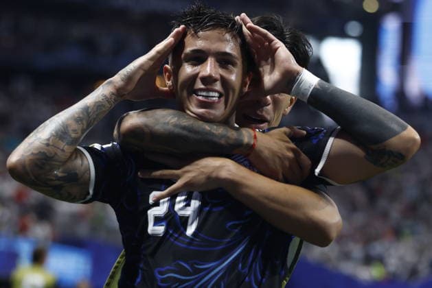 FIFA World Cup, WM, Weltmeisterschaft, Fussball 2026 semifinals - England vs Argentina Enzo Fernandez of Argentina celebrates after scoring the 1-1 equalizer during the FIFA World Cup 2026 semifinals match England against Argentina, in Atlanta, USA, 15 July 2026. ATLANTA United States  Copyright: xWILLxOLIVERx