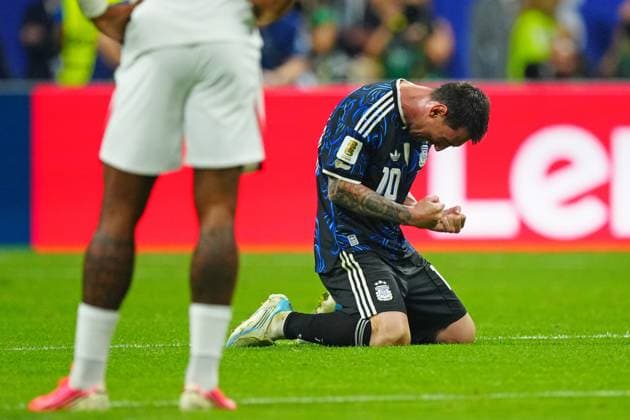 Sport Bilder des Tages Lionel Messi of Argentina celebrates at full time England v Argentina, 2026 FIFA World Cup, WM, Weltmeisterschaft, Fussball Semi Final, Football, Atlanta Stadium, Atlanta, Georgia, USA - 15 Jul 2026Atlanta Atlanta Stadium Georgia (GA) United States of America  Copyright: xJavierxGarcia Shutterstockx 16992264dl