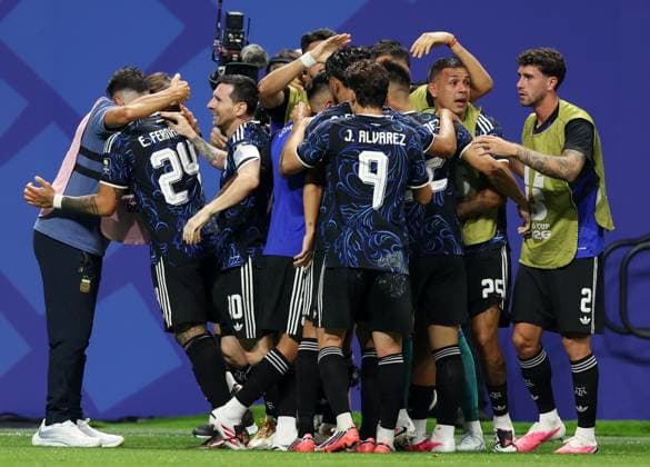 US Soccer World Cup England - Argentina 9206187 15.07.2026 Argentina™s players celebrate their team s first goal scored by Enzo Fernandez during the FIFA World Cup, WM, Weltmeisterschaft, Fussball 2026 semi-final soccer match between England and Argentina at the Atlanta Stadium in Atlanta, Georgia, the United States. Nafis Sirazetdinov Sputnik Atlanta Georgia USA  Copyright: xNafisxSirazetdinovx