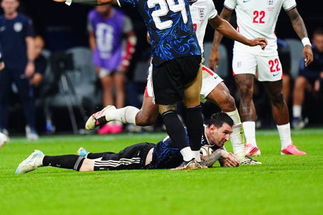 England v Argentina - FIFA World Cup, WM, Weltmeisterschaft, Fussball 2026 - Semi Finals ATLANTA, GEORGIA - JULY 15: Lionel Messi of Argentina lies on the ground after injury during the 2026 FIFA World Cup semifinal match between England and Argentina at Atlanta Stadium in Atlanta, Georgia, United States, on July 15, 2026. Evrim Aydin Anadolu Georgia United States. Editorial use only. Please get in touch for any other usage.  Copyright: x2026xAnadoluxEvrimxAydinx