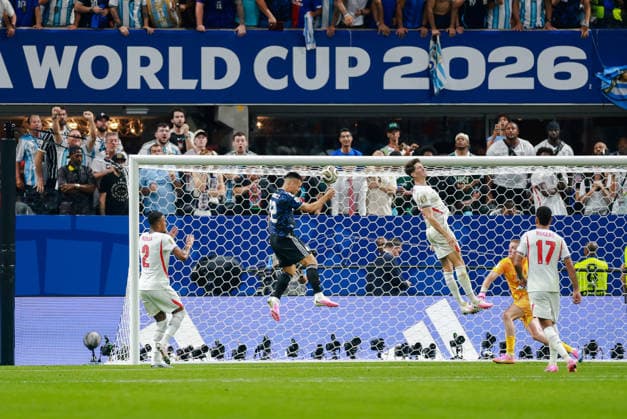 2026 FIFA World Cup, WM, Weltmeisterschaft, Fussball Semi Final England v Argentina Atlanta Stadium, Georgia 15.07.2026 Lautaro Martínez of Argentina scores 1-2 2026 FIFA World Cup Semi Final England v Argentina Atlanta Stadium, Georgia 15.07.2026 Photograph By Marc Aspland The Times  Copyright: xMarcxAsplandx NINTCHDBPICT001095563084