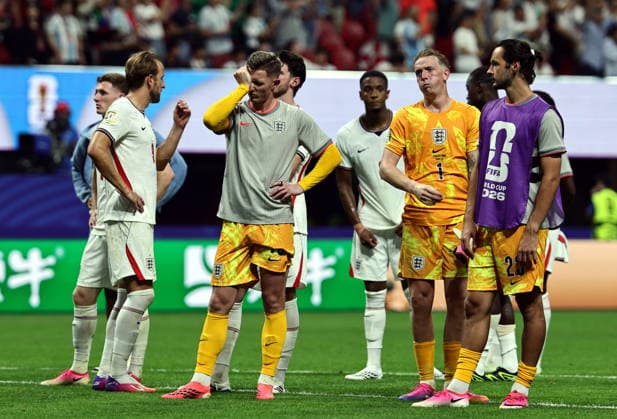 FIFA World Cup, WM, Weltmeisterschaft, Fussball 2026 semifinals - England vs Argentina England players react after the FIFA World Cup 2026 semifinals match England against Argentina, in Atlanta, USA, 15 July 2026. ATLANTA United States  Copyright: xRONALDxWITTEKx