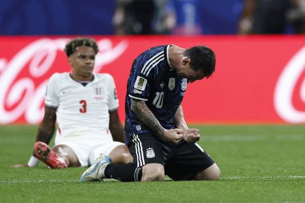 ATLANTA - Nico O Reilly of England dejected as Lionel Messi of Argentina celebrates after the 2026 FIFA World Cup, WM, Weltmeisterschaft, Fussball semi-final match between England and Argentina at the Atlanta Stadium on July 15, 2026, in Atlanta, Georgia, United States. MAURICE VAN STEEN ANP FIFA World Cup 2026 - semi final 2026 xVIxANPxSportx xMauricexvanxSteenxIVx 563610222 originalFilename: 563610222.jpg