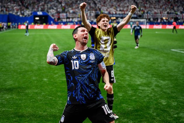 260715 Lionel Messi and Valentin Barco of Argentina celebrate after 1-2 during the FIFA World Cup, WM, Weltmeisterschaft, Fussball 2026 semifinal football match between England and Argentina on July 15, 2026 in Atlanta. Photo: Joel Marklund BILDBYRAN kod JM JM0828 bbeng fotboll football soccer fotball vm fotbolls-vm fotball-vm fotbolls-vm 2026 fifa world cup 2026 semifinal england argentina jubel *** July 15, 2026: Lionel Messi and Valentin Barco of Argentina celebrate after the 1-2 score during the 2026 FIFA World Cup soccer semifinal match between England and Argentina on July 15, 2026 in Atlanta. Photo by Joel Marklund. BILDBYRAN code JM JM0828 bbeng soccer football soccer World Cup soccer World Cup 2026 FIFA World Cup 2026 semifinal England Argentina celebration  Copyright: JOELxMARKLUND BB260715JM152