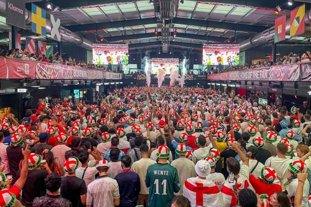 English supporters attend in London the World Cup semifinal match between England and Argentina played in Atlanta on 15 July 2026. English supporters attend in London the World Cup semifinal match !ACHTUNG: NUR REDAKTIONELLE NUTZUNG!  Copyright: xLuisxCampellox GRAF7203 20260715-55020904971_1