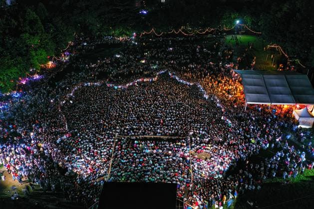 Thousands celebrate Argentina’s World Cup final qualification in Dhaka DHAKA, BANGLADESH - JULY 16: Thousands of Argentina supporters gathered at Dhaka University to watch the FIFA World Cup, WM, Weltmeisterschaft, Fussball 2026 semifinal on a giant screen as Argentina defeated England 2-1 to secure a place in the final in Dhaka, Bangladesh on July 16, 2026. Following the victory, jubilant fans celebrated with fireworks, waving Argentine flags, chanting, and victory processions, turning the university campus into a vibrant scene of football passion and celebration. Abdul Goni Anadolu Dhaka Bangladesh. Editorial use only. Please get in touch for any other usage.  Copyright: x2026xAnadoluxAbdulxGonix