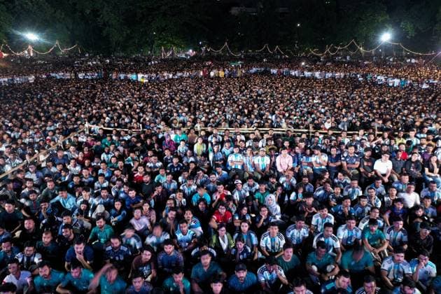 Thousands celebrate Argentina’s World Cup final qualification in Dhaka DHAKA, BANGLADESH - JULY 16: Thousands of Argentina supporters gathered at Dhaka University to watch the FIFA World Cup, WM, Weltmeisterschaft, Fussball 2026 semifinal on a giant screen as Argentina defeated England 2-1 to secure a place in the final in Dhaka, Bangladesh on July 16, 2026. Following the victory, jubilant fans celebrated with fireworks, waving Argentine flags, chanting, and victory processions, turning the university campus into a vibrant scene of football passion and celebration. Abdul Goni Anadolu Dhaka Bangladesh. Editorial use only. Please get in touch for any other usage.  Copyright: x2026xAnadoluxAbdulxGonix