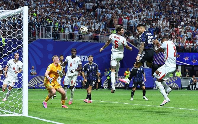 Lautaro Martinez of Argentina scores his sides second goal despite the attentions of John Stones of England and Ezri Konsa of England England v Argentina, 2026 FIFA World Cup, WM, Weltmeisterschaft, Fussball Semi Final, Football, Atlanta Stadium, Atlanta, Georgia, USA - 15 Jul 2026Atlanta Atlanta Stadium Georgia (GA) United States of America  Copyright: xMichaelxZemanek Shutterstockx 16992756fl