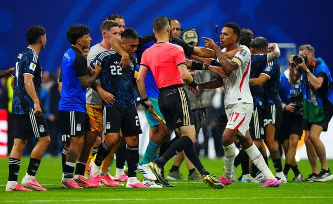 Morgan Rogers of England reacts towards Lautaro Martinez of Argentina at full time England v Argentina, 2026 FIFA World Cup, WM, Weltmeisterschaft, Fussball Semi Final, Football, Atlanta Stadium, Atlanta, Georgia, USA - 15 Jul 2026Atlanta Atlanta Stadium Georgia (GA) United States of America  Copyright: xJavierxGarcia Shutterstockx 16992264ft