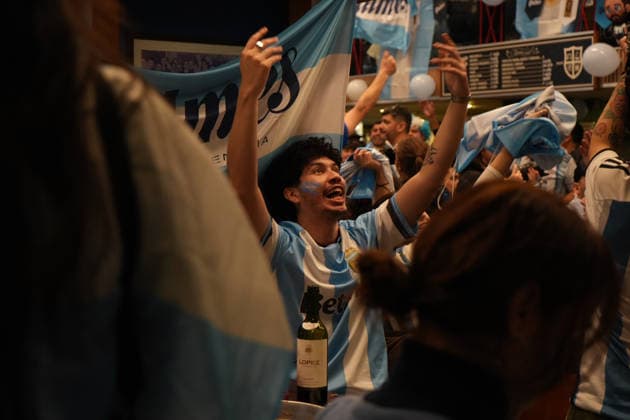 Argentina fans celebrate World Cup final qualification in Buenos Aires BUENOS AIRES, ARGENTINA - JULY 15: Argentine football fans celebrate their national team, Nationalteam s victory over England while watching the live broadcast of the FIFA World Cup, WM, Weltmeisterschaft, Fussball 2026 semifinal match at restaurants and fan gathering spots across Buenos Aires, Argentina, on July 15, 2026. Argentina secured a place in the World Cup final following an unbeaten run throughout the tournament. The semifinal victory sparked celebrations across the country as supporters gathered to cheer for the national team and mark its qualification for the tournament s final match. The encounter carried particular significance for many Argentine fans due to the long-standing sporting rivalry between Argentina and England, which is often associated with the historical legacy of the 1982 Falklands War (Guerra de las Malvinas). Luciano Gonzalez Anadolu Buenos Aires Argentina. Editorial use only. Please get in touch for any other usage.  Copyright: x2026xAnadoluxLucianoxGonzalezx