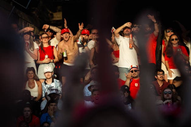 July 15, 2026, Manchester, United Kingdom: England fans seen watching a game between England and Argentina in the World Cup semi-final. The sold-out Castlefield Bowl, organised by The Road Victory, saw thousands of fans come together to watch England play Argentina in a World Cup battle for the first time since France 98. Manchester United, ManU Kingdom - ZUMAs197 20260715_aaa_s197_171 Copyright: xAndyxBartonx