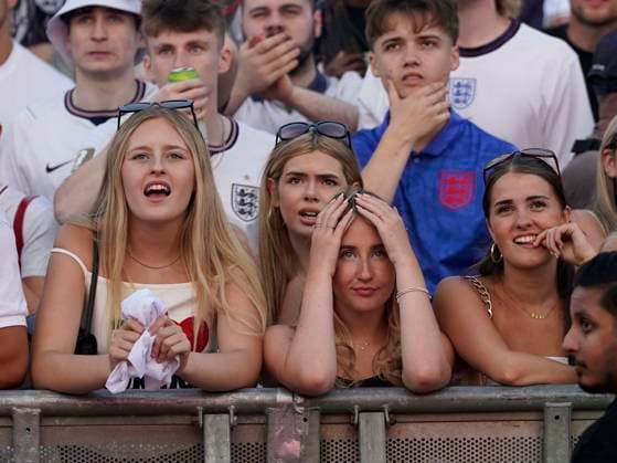 July 15, 2026, Manchester, Greater Manchester, UK: England fans react while watching England s semi-final FIFA World Cup, WM, Weltmeisterschaft, Fussball match against Argentina on a big screen at Castlefield Bowl in Manchester, Greater Manchester, as the game takes place at Mercedes-Benz Stadium in Atlanta, USA. Argentina won 2:1 and advanced to the final. World Cup 2026: Semi-Finals: Argentina 2:1 England: FANS  - ZUMAl94_ 20260715_zaf_l94_056 Copyright: xIoannisxAlexopoulosx