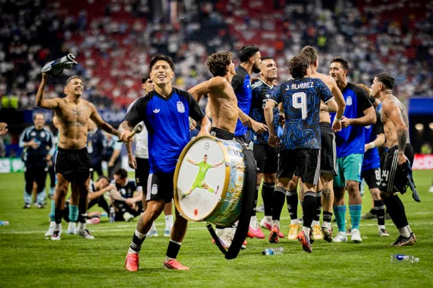 Atlanta, USA 15th Jul 2026. Final jubilation Lisandro Martinez (ARG) England - Argentina World Cup England - Argentinien 15.07.2026 *** Atlanta, USA, July 15, 2026: Jubilation in the final—Lisandro Martinez, ARG, England, Argentina, World Cup, England, Argentina, July 15, 2026