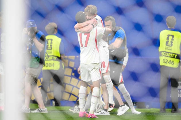 Fußball, WM 2026, 20260715, England - Argentinien. Im Bild Tor 1:0, v.l. Morgan ROGERS (England, 17) Torschütze, Anthony GORDON (England, 18). Atlanta Atlanta-Stadion Georgia Vereinigte Staaten von Amerika *** Soccer, 2026 World Cup, 20260715, England vs. Argentina. Pictured: Goal 1-0, from left: Morgan ROGERS (England), 17 (goal scorer), Anthony GORDON (England), 18. Atlanta Stadium, Atlanta, Georgia, United States of America Copyright: Passion2Press MarkusxFischerx