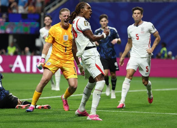 260716 -- ATLANTA, July 16, 2026 -- Djed Spence front of England reacts as he makes a tackle during the semifinal match between Argentina and England at the 2026 FIFA World Cup, WM, Weltmeisterschaft, Fussball at Atlanta Stadium in Atlanta, the United States, July 15, 2026. SPU.S.-ATLANTA-FOOTBALL-FIFA WORLD CUP-SEMIFINAL-ARG VS ENG LixMing  (SP)U.S.-ATLANTA-FOOTBALL-FIFA WORLD CUP-SEMIFINAL-ARG VS ENG IMAGO LixMing  imago images 0861756876