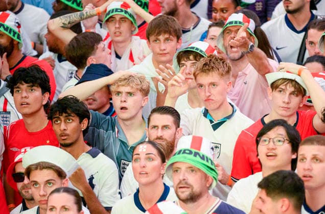 (260716) -- LONDON, July 16, 2026 -- England football fans react while watching the live broadcast of the semifinal of the 2026 FIFA World Cup, WM, Weltmeisterschaft, Fussball between England and Argentina at Box Park venue Wembley in London, Britain, July 15, 2026. (Photo by Xinhua) (SP)BRITAIN-LONDON-FOOTBALL-FIFA WORLD CUP-SEMIFINAL-FANS RayxTang 