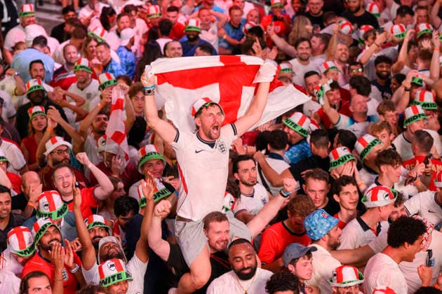 (260716) -- LONDON, July 16, 2026 -- England football fans react while watching the live broadcast of the semifinal of the 2026 FIFA World Cup, WM, Weltmeisterschaft, Fussball between England and Argentina at Box Park venue Wembley in London, Britain, July 15, 2026. (Photo by Xinhua) (SP)BRITAIN-LONDON-FOOTBALL-FIFA WORLD CUP-SEMIFINAL-FANS RayxTang 