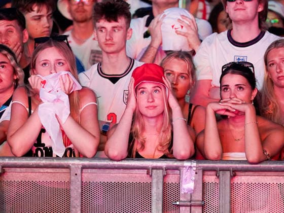 July 15, 2026, Manchester, Greater Manchester, UK: Manchester , UK. England fans react while watching England s semi final FIFA World Cup, WM, Weltmeisterschaft, Fussball match against Argentina on a big screen at Castlefield Bowl in Manchester, Greater Manchester, as the game takes place at Mercedes Benz Stadium in Atlanta in the USA. Manchester UK  - ZUMAl94_ 20260715_zaf_l94_072 Copyright: xIoannisxAlexopoulosx England V Argentina In Manchester  - ZUMA0861 0861754302st Copyright: xIMAGO IoannisxAlexopoulosx