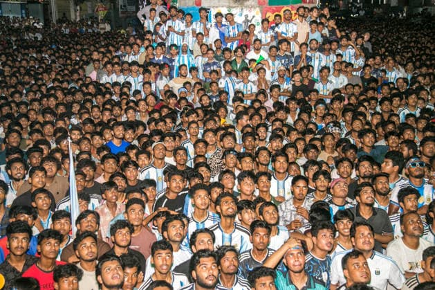 July 16, 2026, Dhaka, Munshiganj, Bangladesh: Thousands of football fans gathered at Super Market Chottor in Munshiganj, Dhaka, Bangladesh, on Tuesday night to watch the FIFA World Cup, WM, Weltmeisterschaft, Fussball 2026 semi-final between Argentina and England on giant screens. The public viewing attracted a large crowd as supporters followed one of the tournament s most anticipated matches. Argentina secured a dramatic 2Ã¢â‚¬1 victory with two late goals to book their place in the FIFA World Cup Final, while England s campaign came to an end after a spirited performance. The photographs capture the excitement, tension and emotions of football fans in Bangladesh as they witnessed Argentina s memorable comeback and qualification for the final. Bangladesh Football Fans Watch Argentina Defeat England To Reach The FIFA World Cup 2026 Final  - ZUMAa259 0861759571st Copyright: xRayhanxAhmedx